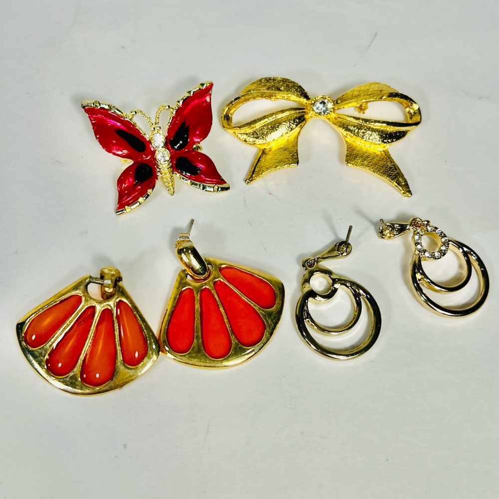 Vintage Style Gold Tone Jewellry Lot of 4 Butterfly Bow Earrings (Are vintage)